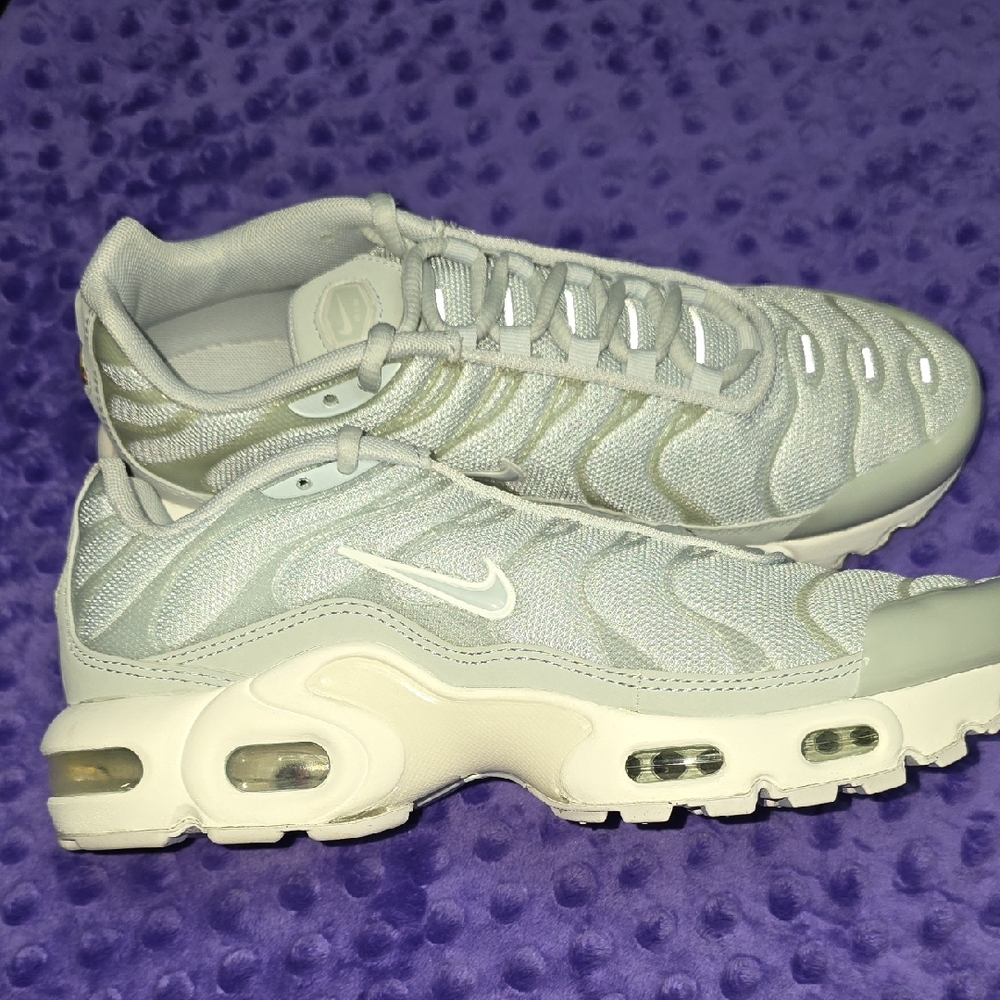 Nike Women's Gray Sneakers